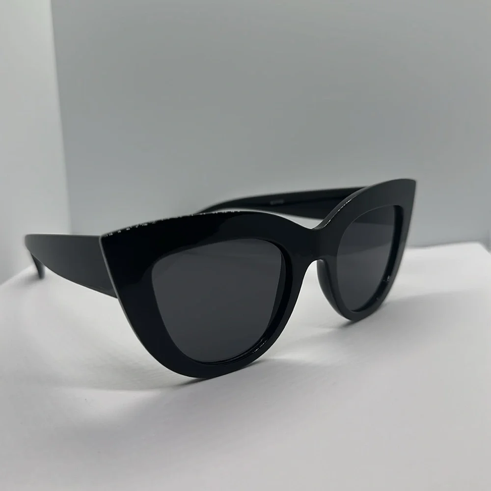 NWT Chic Black Cat Eye Sunglasses - UVProtection - Vintage Inspired Glamour